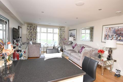 Flat 7, 17 Marine Parade, Whitstable, CT5 2BG