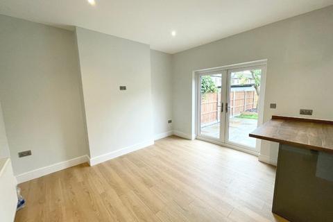 3 bedroom detached house to rent - Victoria Road, Southend-on-Sea