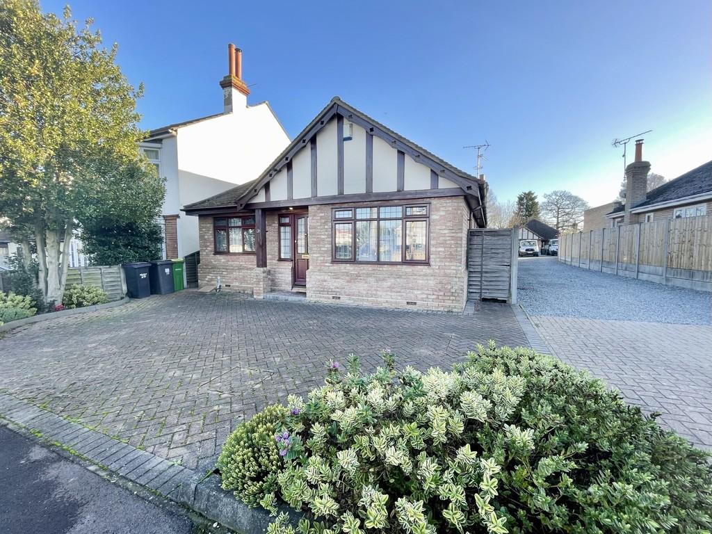 Woodlands Road, Hockley 3 bed detached bungalow £500,000