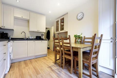 2a Forthbridge Road, London, SW11 5NY