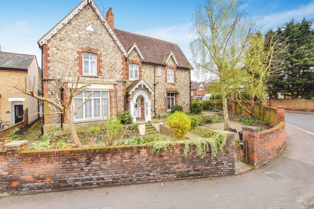 The Cloisters, Maldon Road, Colchester 1 bed apartment £650 pcm (£150 pw)