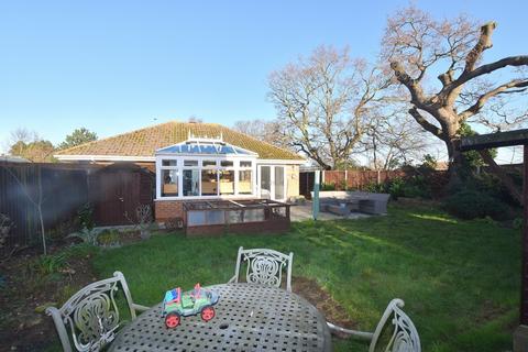 2 bedroom detached bungalow for sale - The Woolnoughs, Kesgrave, Ipswich, IP5 2FD
