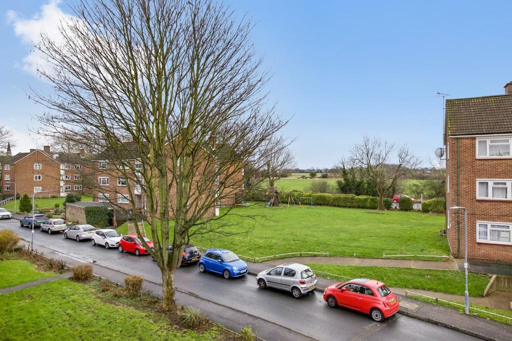 Brading Crescent, Wanstead 2 bed flat £325,000