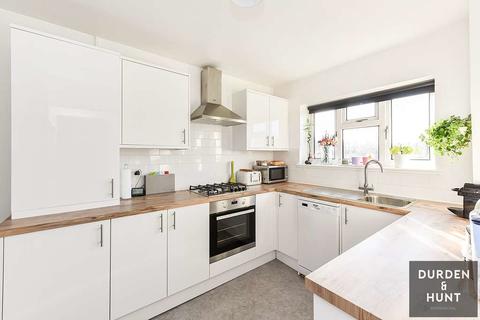 1 bedroom flat for sale - Willingale Road, Loughton, IG10
