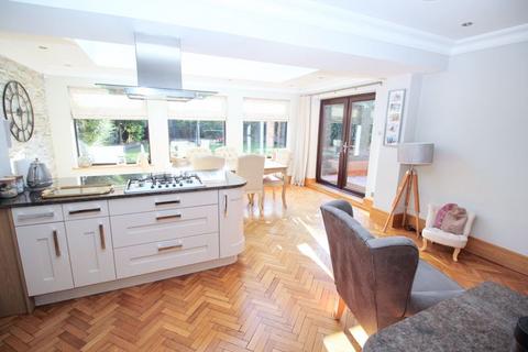 4 bedroom detached house for sale, Chalice Court, Hedge End, SO30 4TA