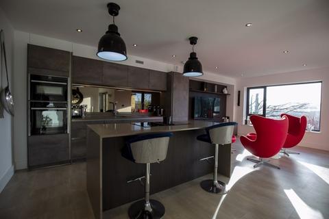 4 Beech Gardens, Halifax, HX2 7AD