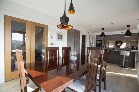 4 Beech Gardens, Halifax, HX2 7AD