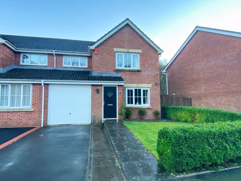 44 Cwm Felin, Blackmill, Bridgend... 3 bed semidetached house £199,950
