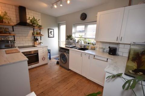 2 bedroom end of terrace house to rent, ,