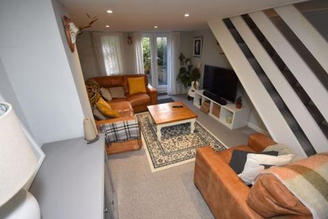 2 bedroom end of terrace house to rent, ,