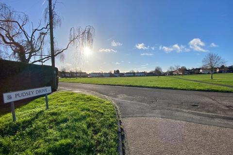 1 Pudsey Drive, Sutton Coldfield, B75 5EZ