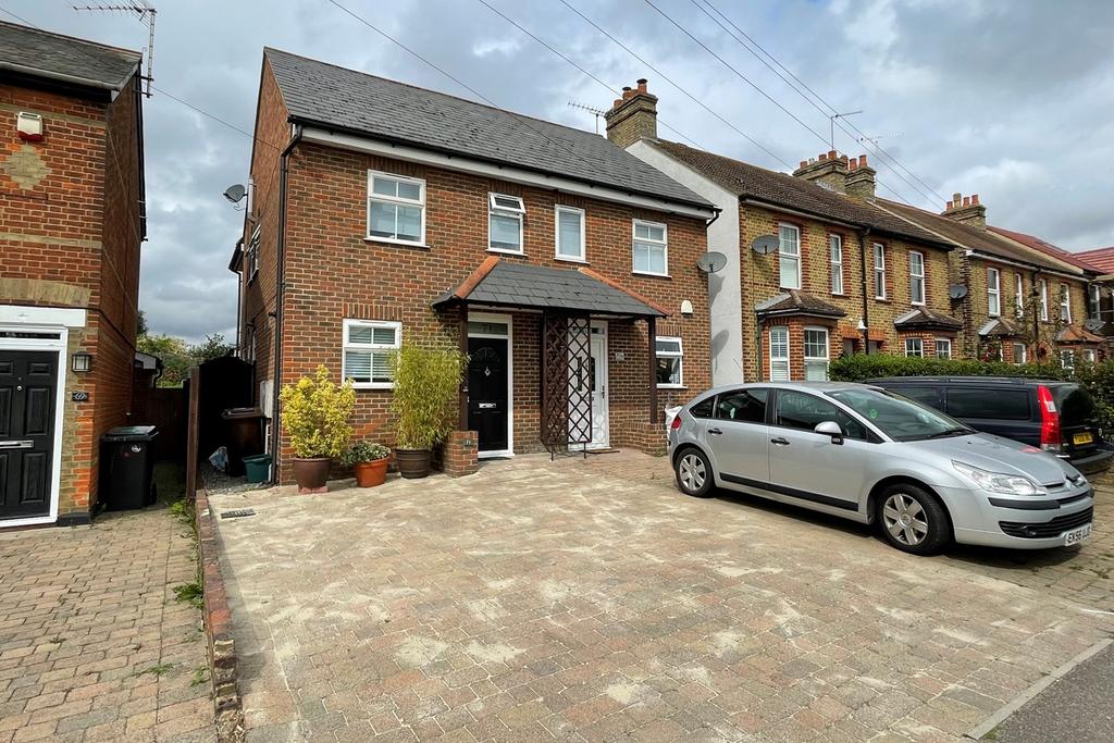 Main Road, Broomfield, Chelmsford, CM1 3 bed semidetached house £425,000