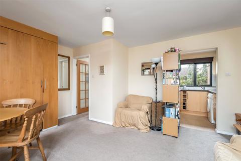 21 Whitecroft, Horley, RH6 9BZ