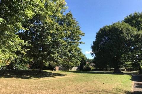 21 Whitecroft, Horley, RH6 9BZ