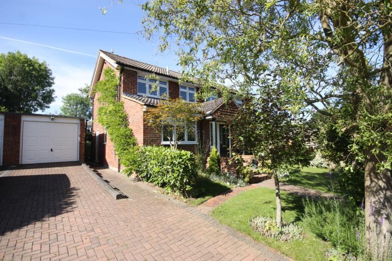 The Retreat, Englefield Green, Surrey, TW20 4 bed detached house £