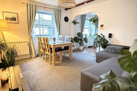 2 bedroom flat to rent, Brook Street, Bampton, Devon, EX16