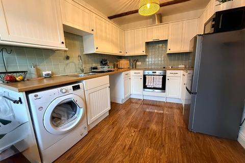 2 bedroom flat to rent, Brook Street, Bampton, Devon, EX16