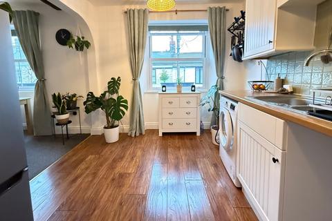 2 bedroom flat to rent, Brook Street, Bampton, Devon, EX16