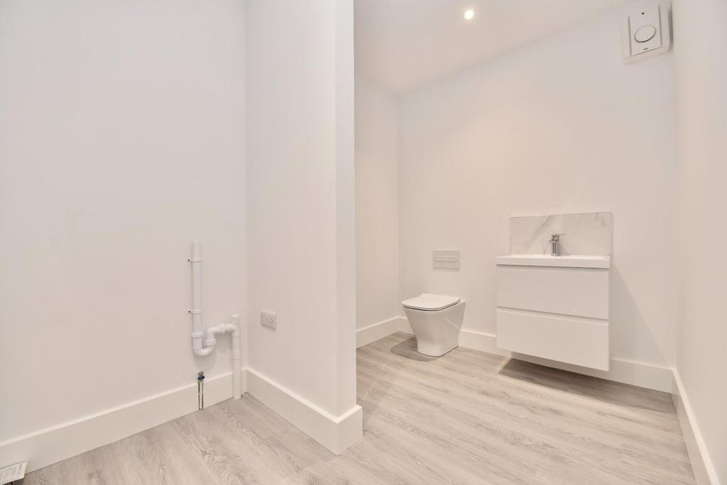 First Floor Cloakroom/Utility Room