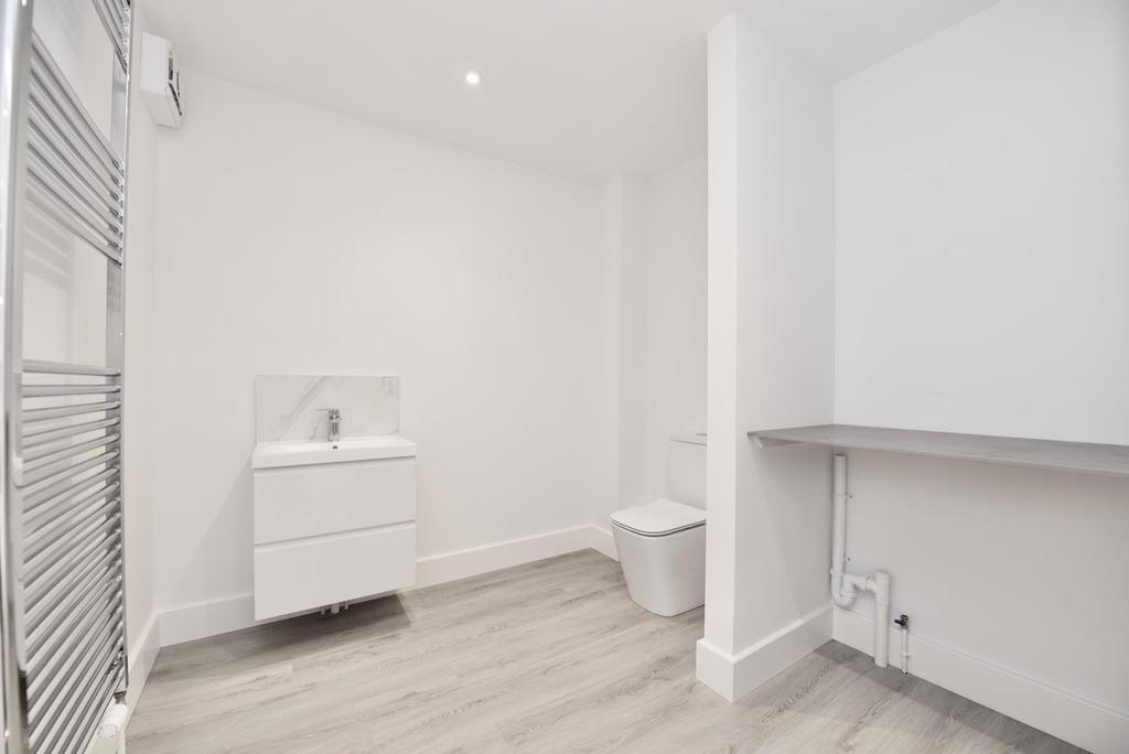 First Floor Cloakroom/Utility Room