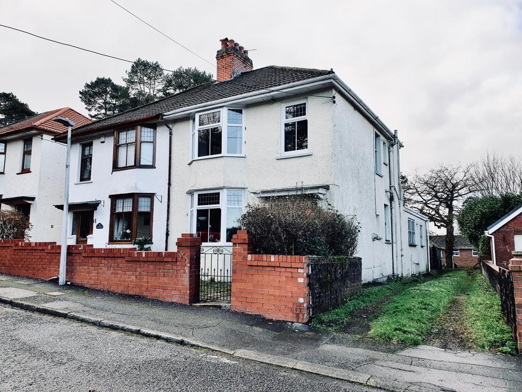 Uplands, Gowerton, Swansea 3 bed semidetached house £229,950