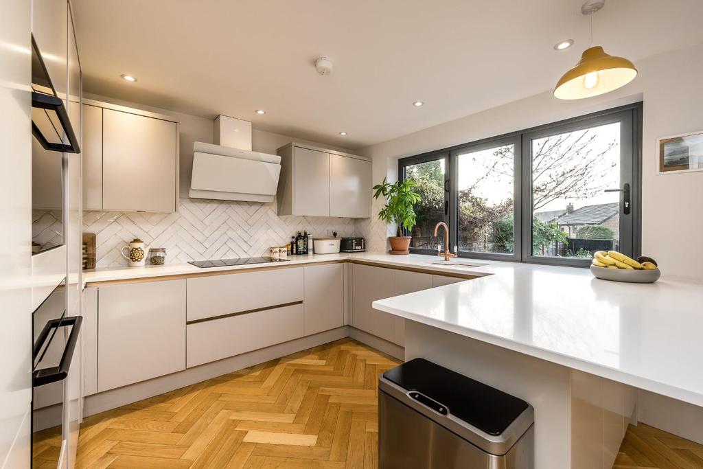 Applecross Drive, Burnley 4 bed detached house £365,000