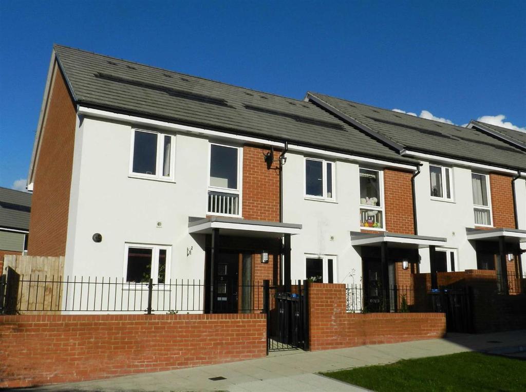 Lexington Drive, Haywards Heath 2 bed end of terrace house £245,000