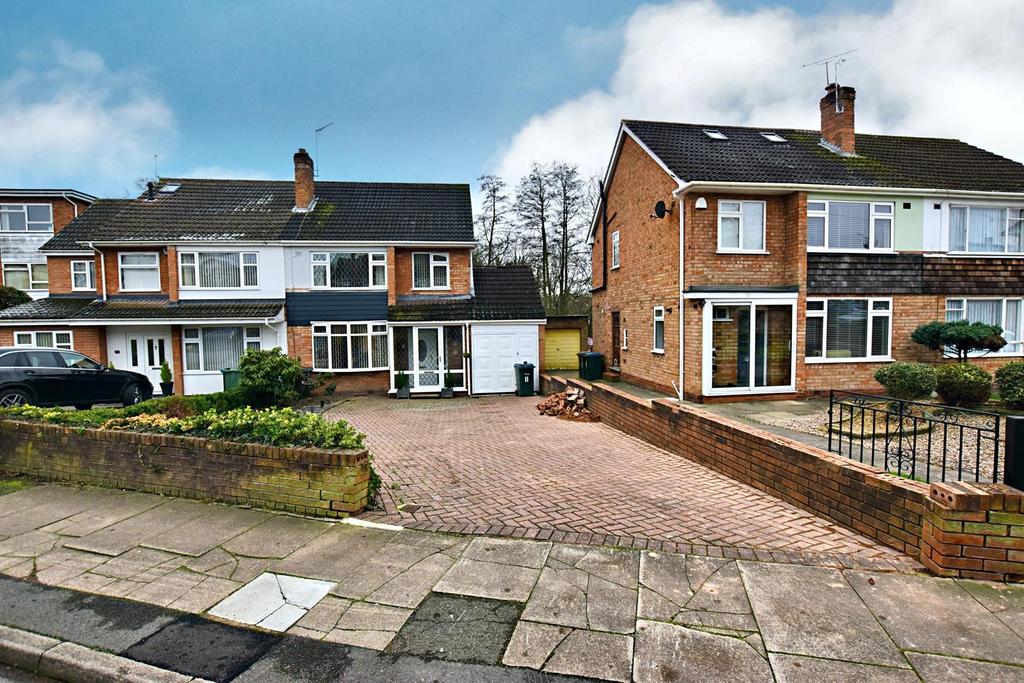 Unicorn Avenue, Eastern Green, Coventry 3 bed semidetached house £