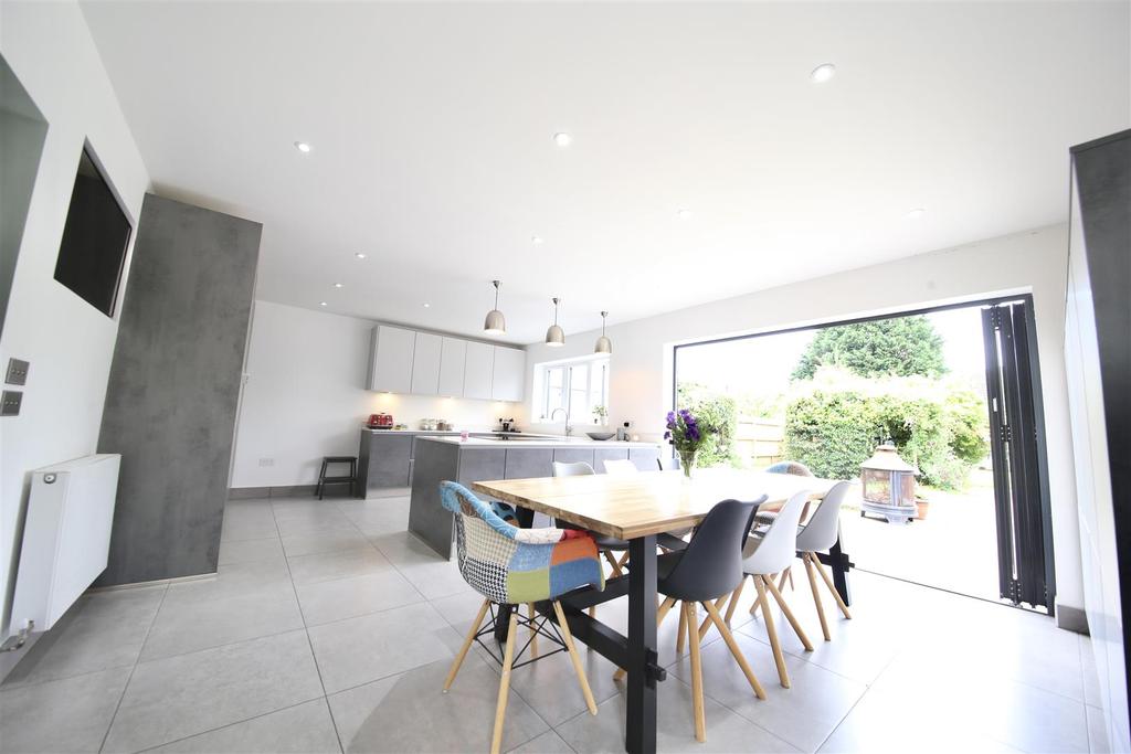 Southwater Street, Southwater, Horsham 3 bed house £600,000