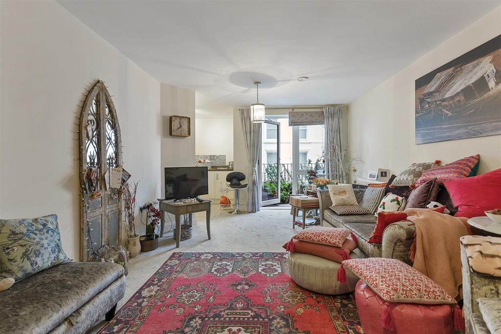 Savoy House, South Parade, Southsea 1 bed apartment for sale £280,000