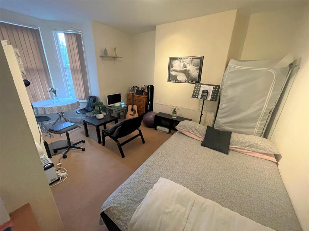 Ellesmere Road, Chorltoncumhardy... Studio £550 pcm (£127 pw)