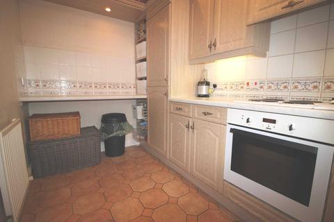 6 Fairborne Way, Guildford, GU2 9GB