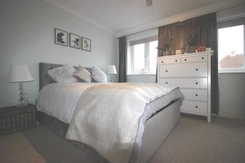 6 Fairborne Way, Guildford, GU2 9GB