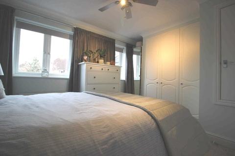 6 Fairborne Way, Guildford, GU2 9GB