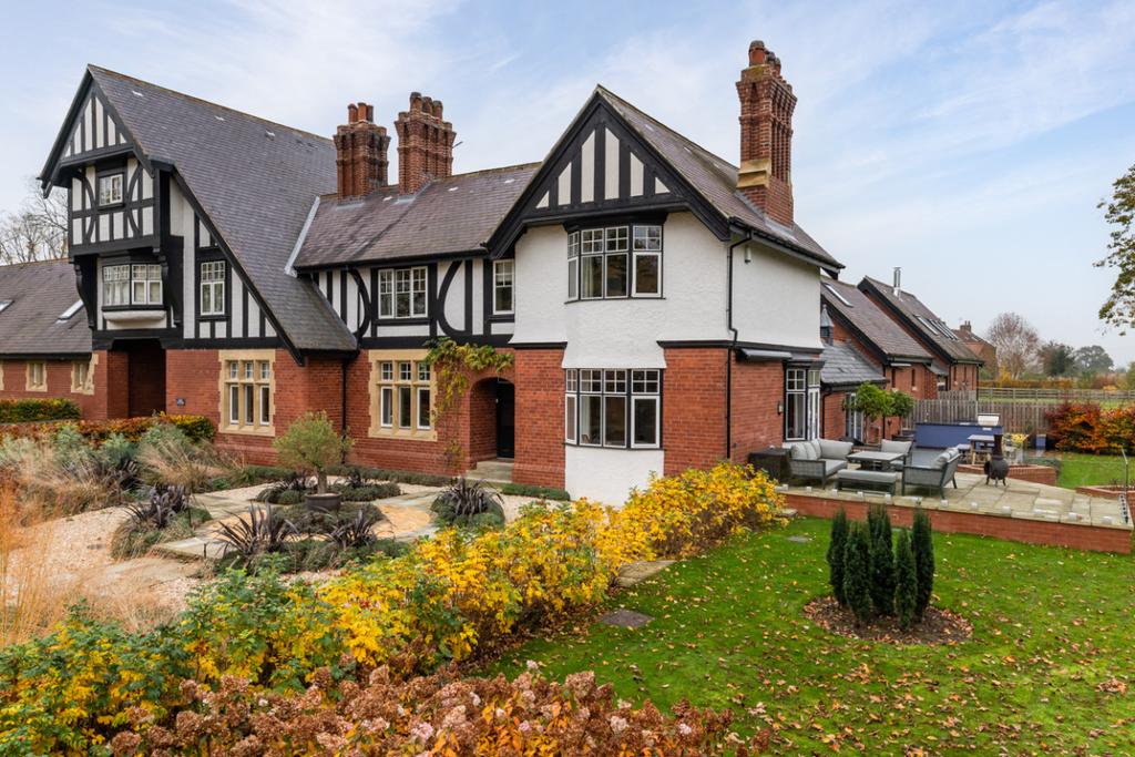 Park Cottage, Askham Richard, York, North Yorkshire. YO23 5 bed semi