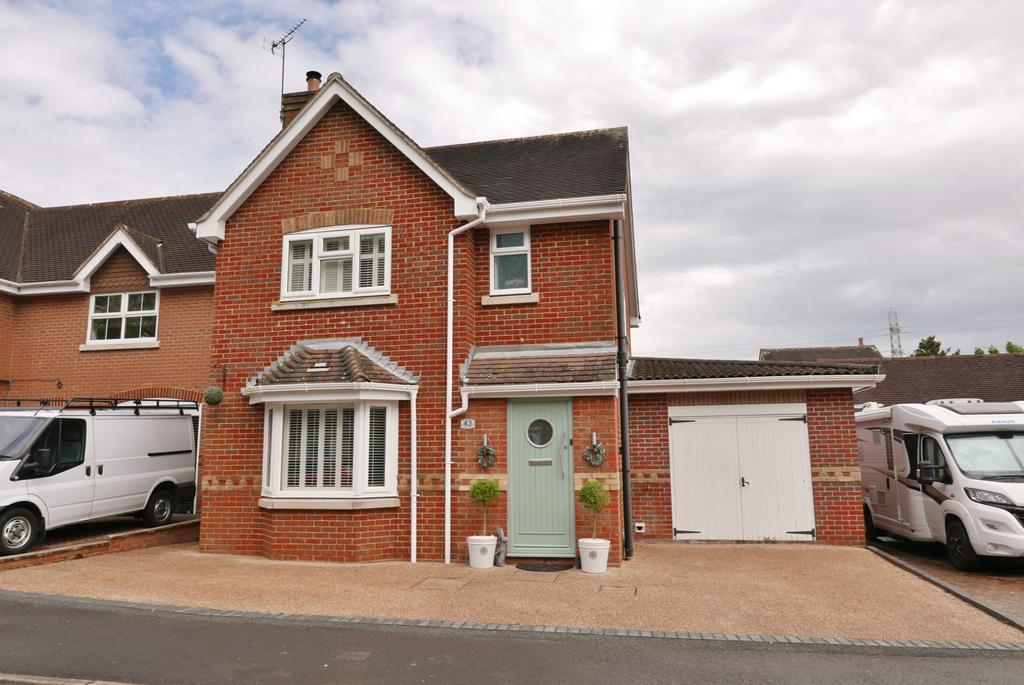 SHEARWATER AVENUE, FAREHAM 4 bed detached house £489,950