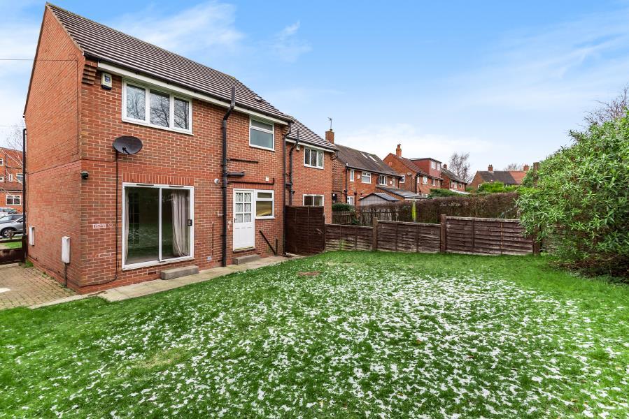 ALLERTON GRANGE AVENUE, LEEDS, LS17 6PR 3 bed semidetached house £