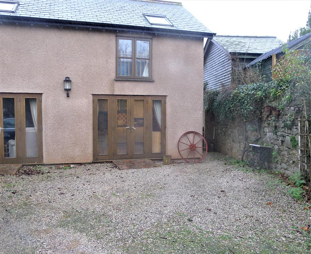 Keyberry Park, Newton Abbot TQ12 4 bed detached house £1,300 pcm (£
