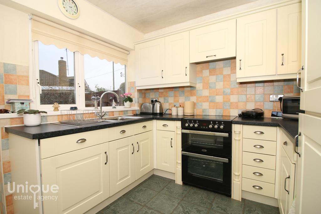 Woodley Avenue, ThorntonCleveleys, FY5 2 bed bungalow £175,000