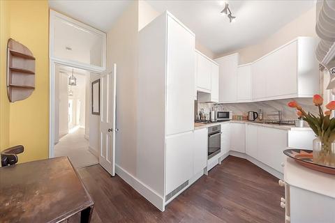 2 bedroom flat to rent, Bishops Mansions, London, SW6