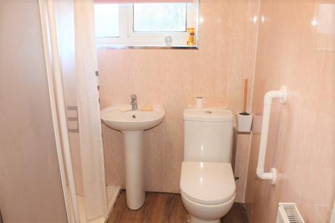 70a Penderry Rise, London, SE6 1HA