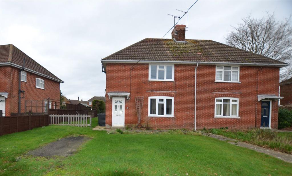 The Crescent, Pewsey, SN9 3 bed semidetached house £235,000