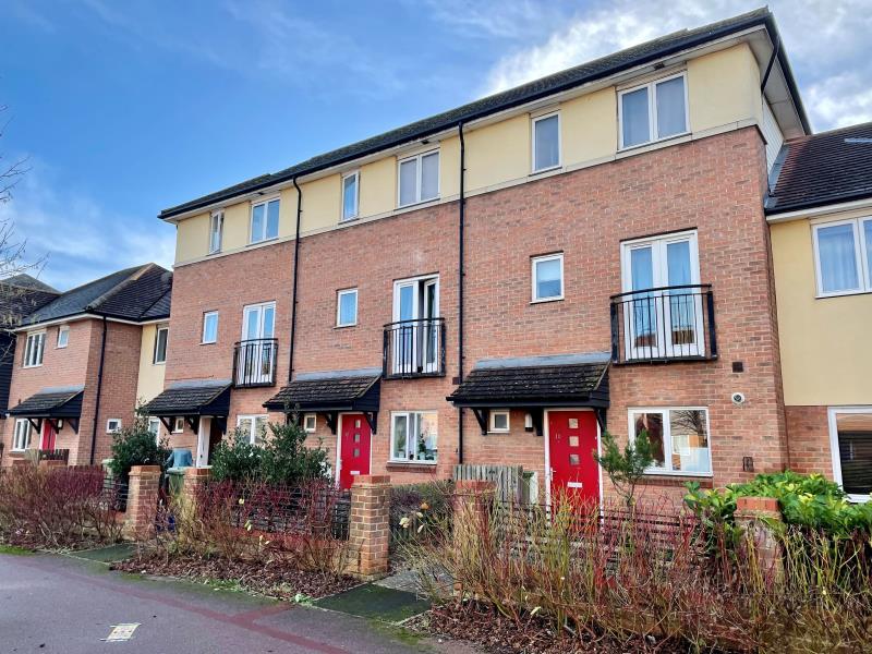 Oakworth Avenue, Broughton 4 bed townhouse £1,395 pcm (£322 pw)