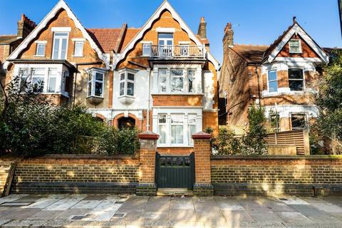 8 Twyford Crescent, London, W3 9PP