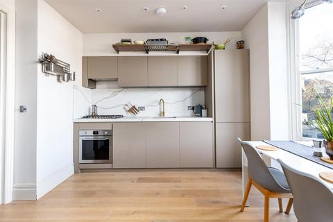 8 Twyford Crescent, London, W3 9PP