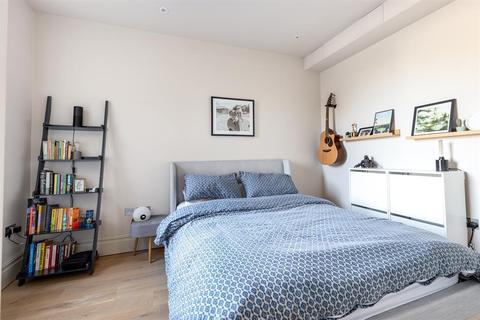 8 Twyford Crescent, London, W3 9PP