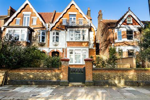 8 Twyford Crescent, London, W3 9PP