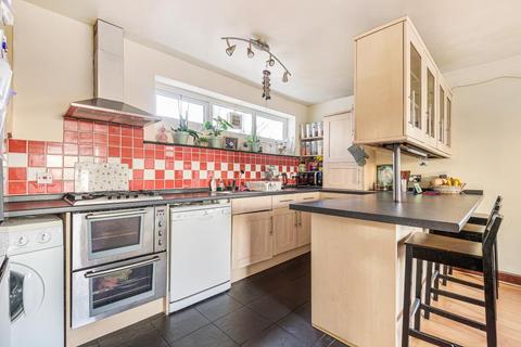 2 bedroom flat for sale - Woking,  Surrey,  GU22