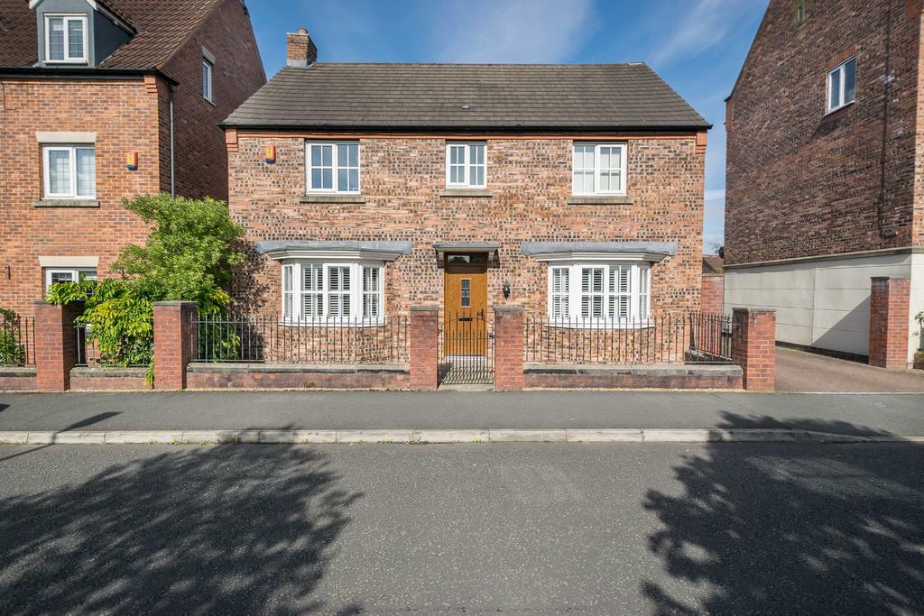 Pennymoor Drive, Middlewich 4 bed detached house £360,000