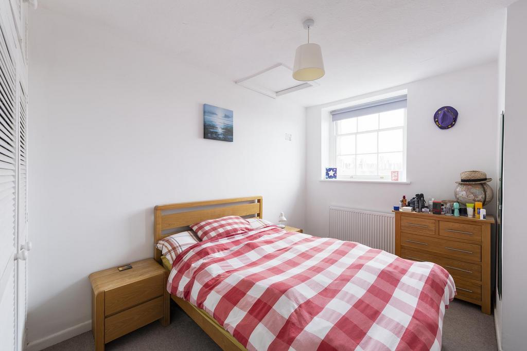 Apartment in Clifton - View 5